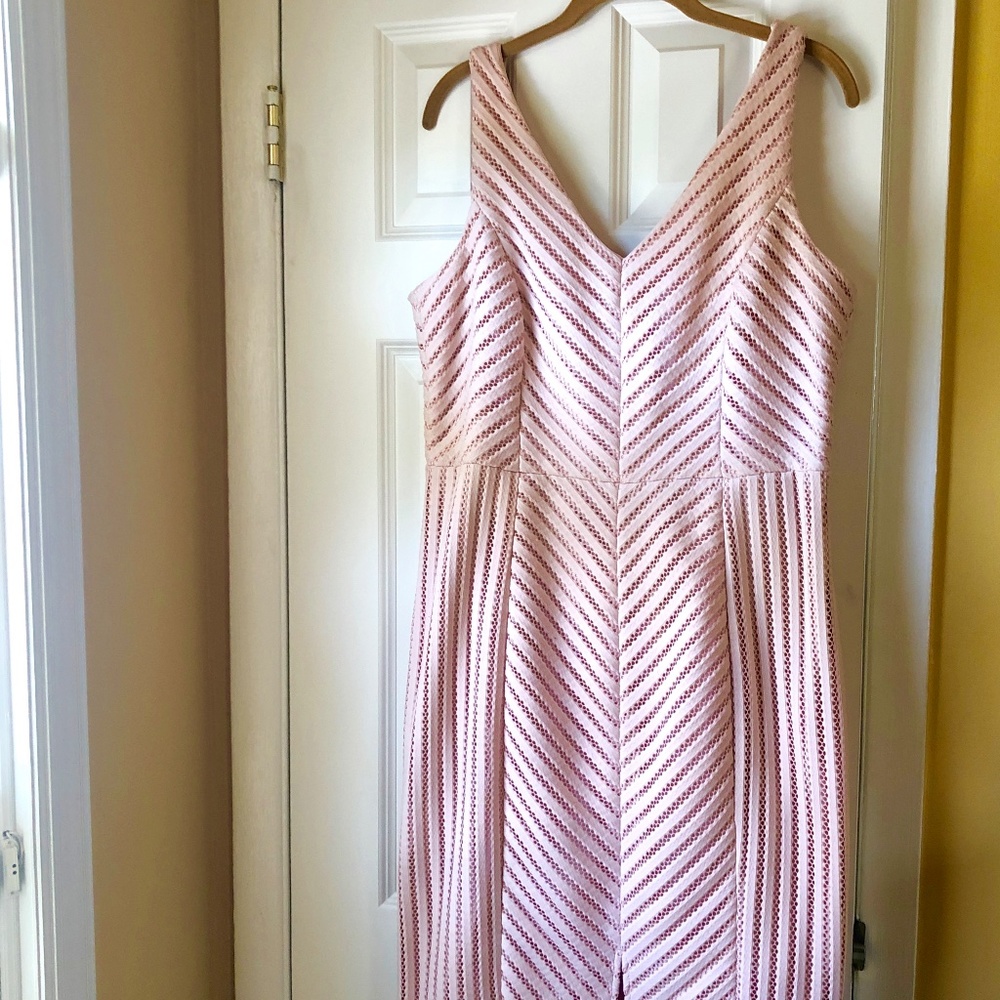 Guess LA Bodycon Baby Pink Dress Chevron Pattern Slimming design V neck